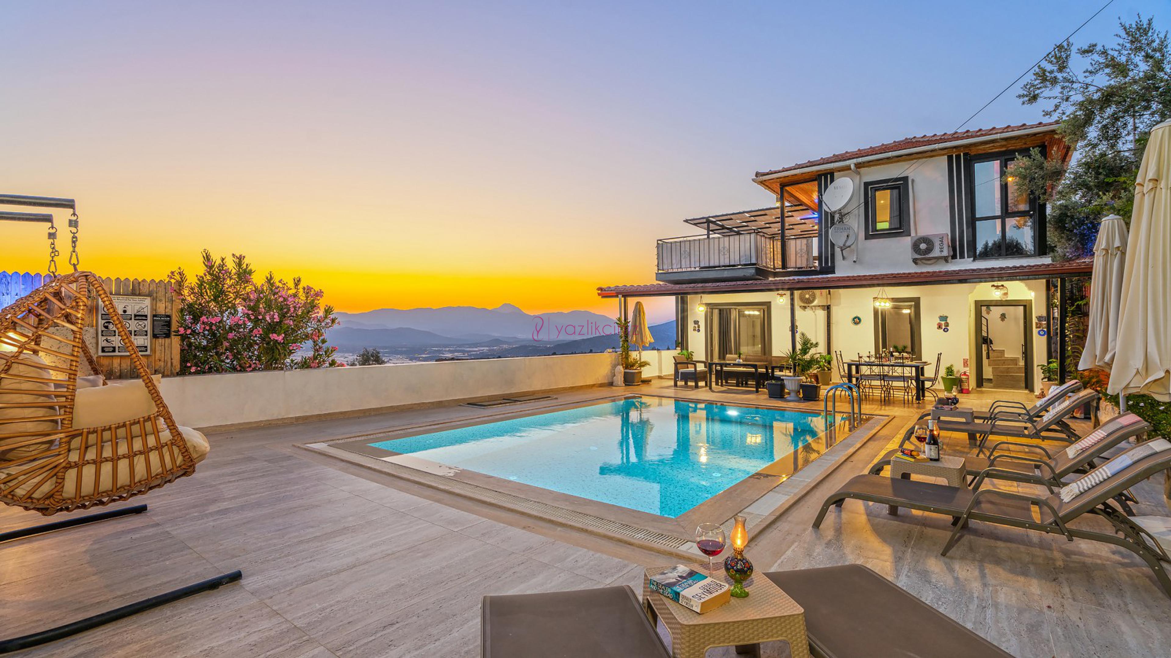 Villa Falcon 1