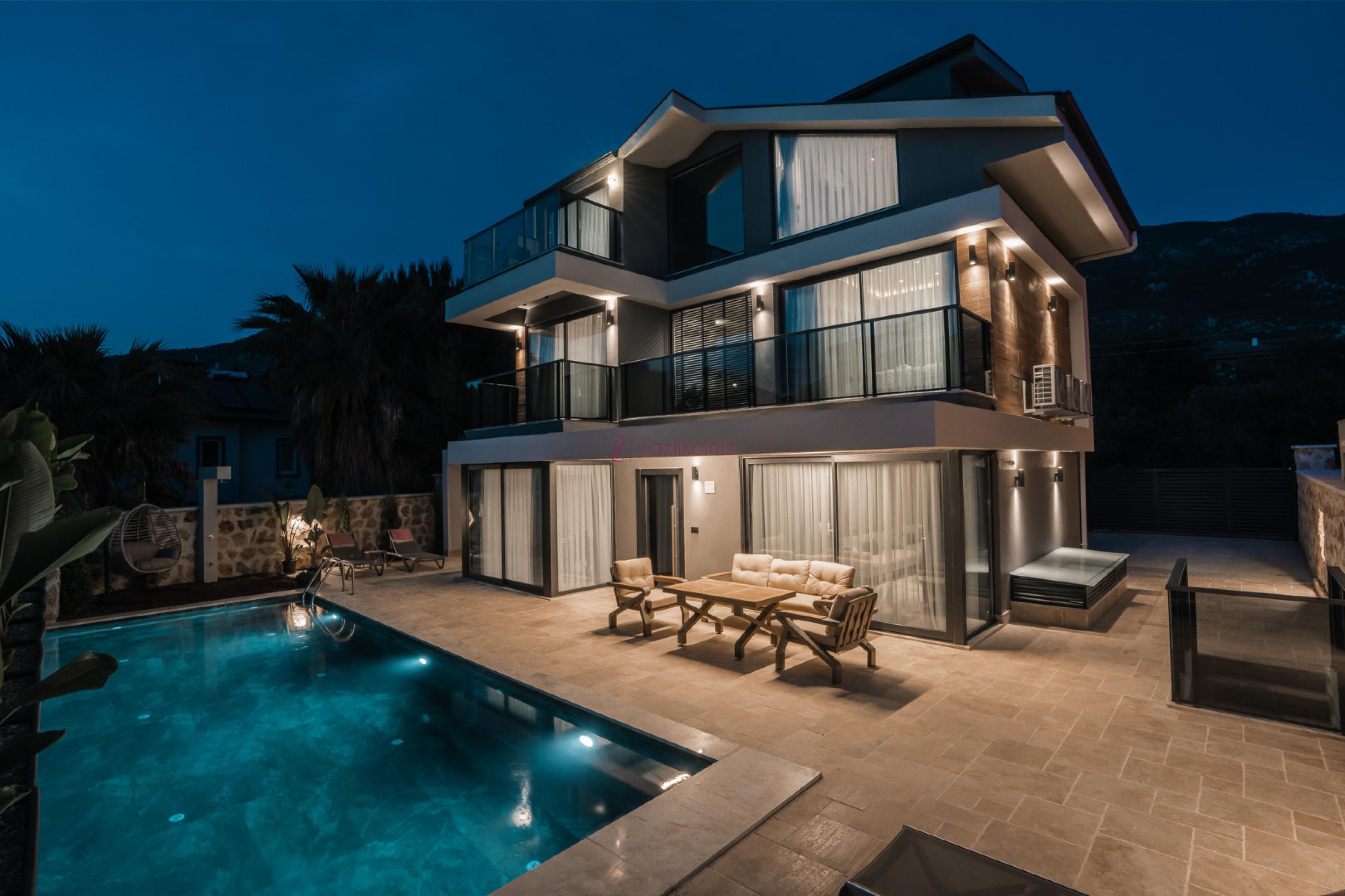 Villa Vittorian Duo