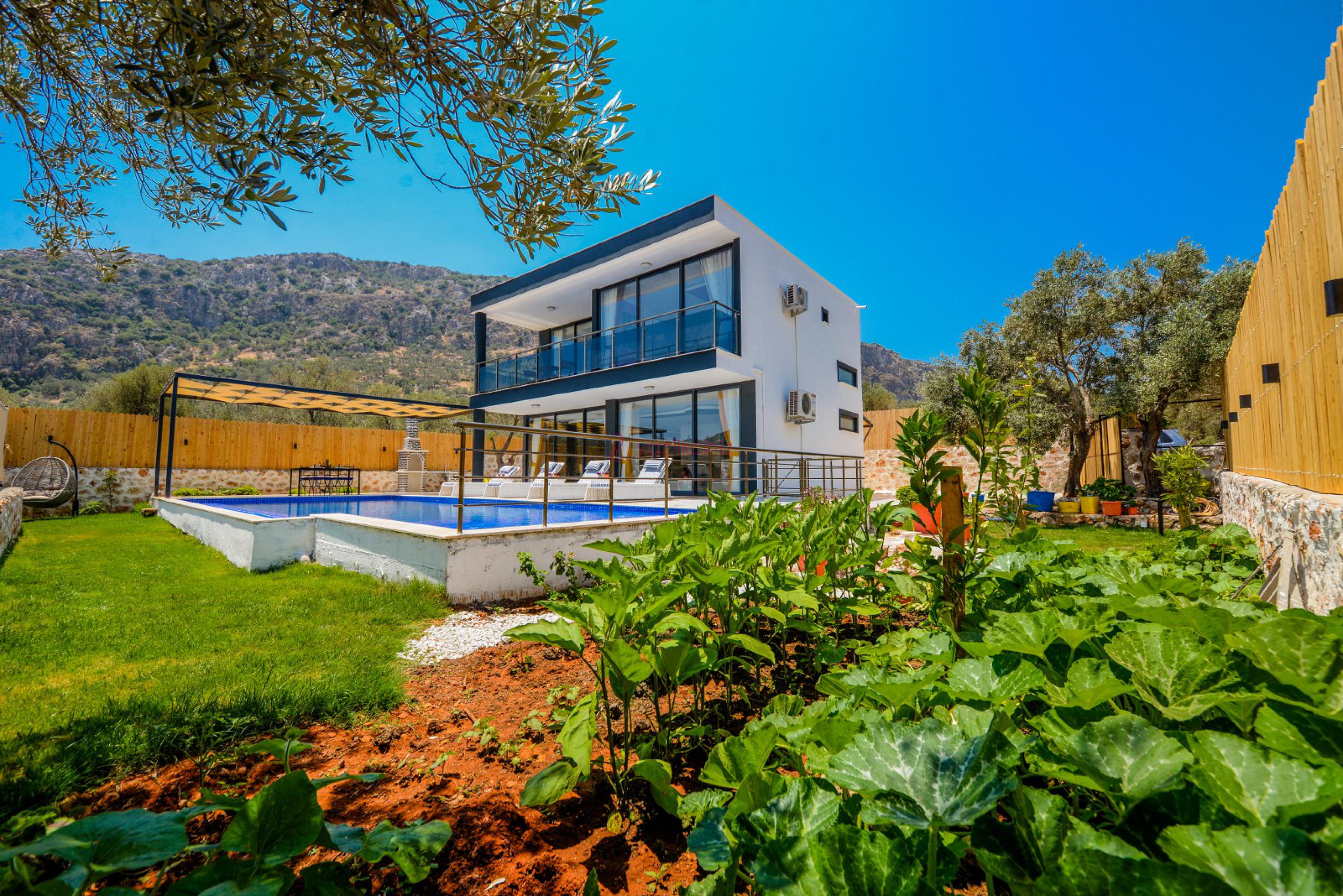 Villa Black Rose