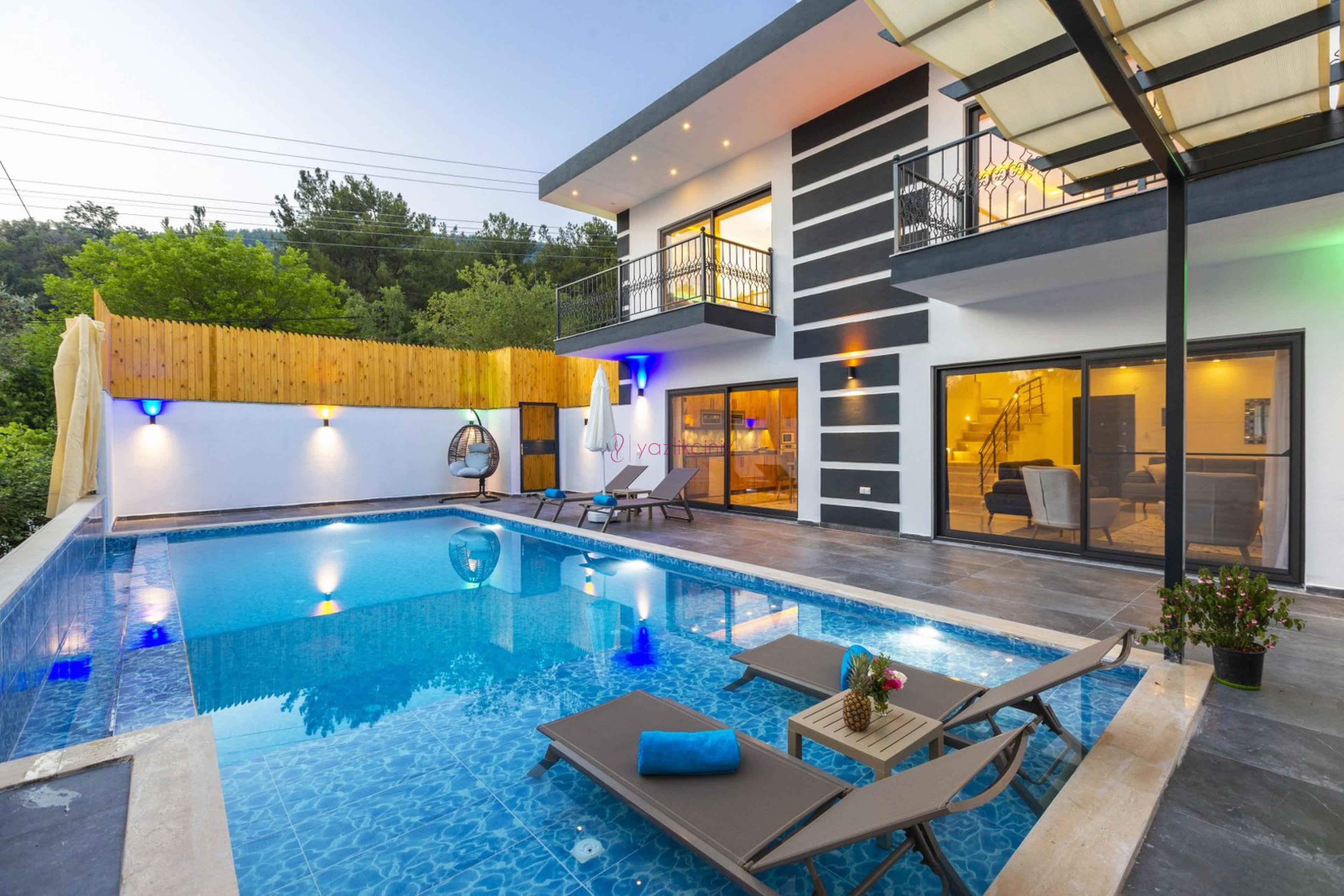 Villa Night