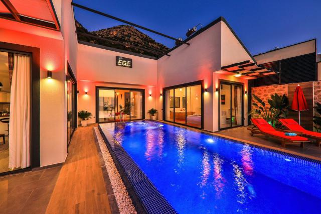 Villa Ege Jakuzili Kiralık Balayı Villası